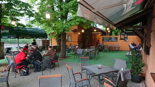 Restaurace s folklórním vystoupením – autentický český večer v Praze